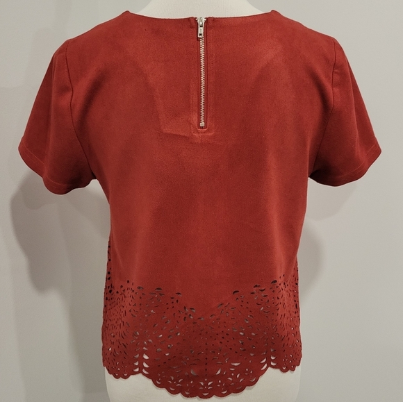 2/$18 Design Lab Suede Lasercut Short Sleeve Blouse Top Small Rusty Red Burgundy - Picture 2 of 8